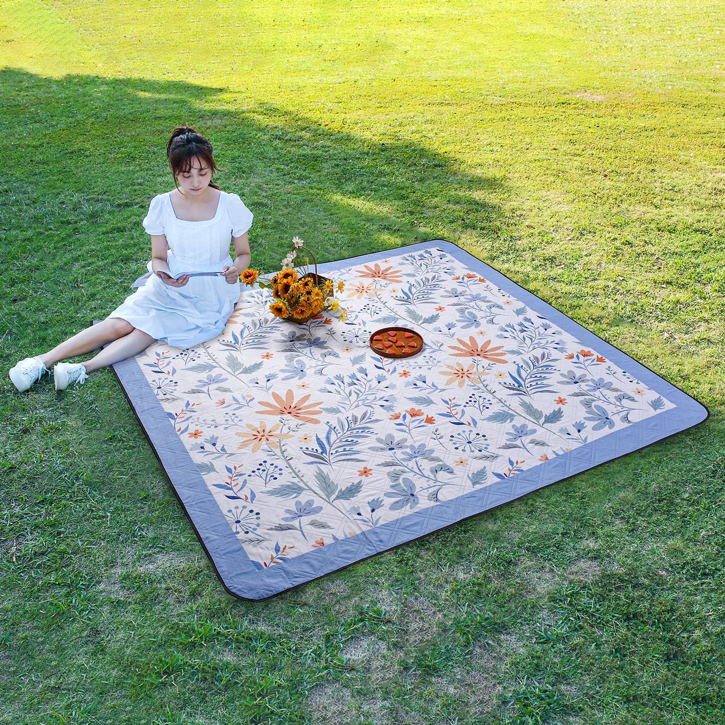 Picnic Blankets 79"x79" Extra Large Outdoor Blanket Beach Blanket Waterproof SandProof Picnic Mat Washable Foldable Portable for Grass Lawn Beach Camping (White with Flowers)