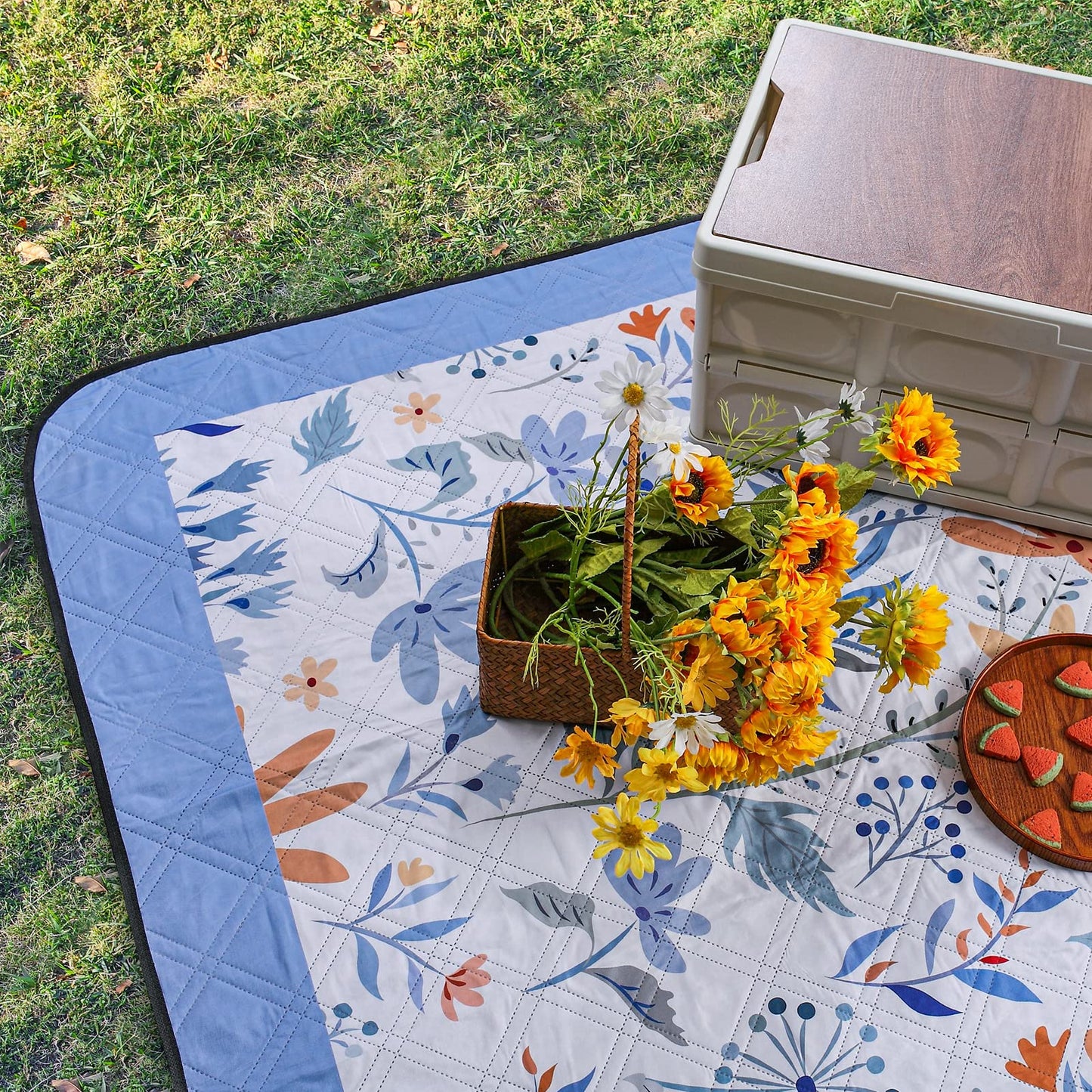 Picnic Blankets 79"x79" Extra Large Outdoor Blanket Beach Blanket Waterproof SandProof Picnic Mat Washable Foldable Portable for Grass Lawn Beach Camping (White with Flowers)